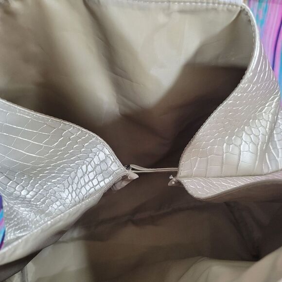 Saks Fifth Avenue Metallic Gold Shopping Tote or Shoulder Bag - Picture 6 of 16